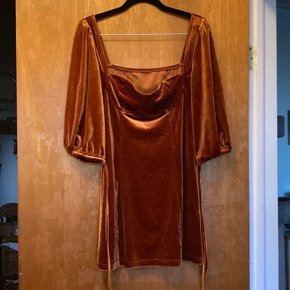 Velvet sweetheart mini dress - Picture 4 of 6